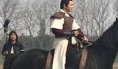 奶龙吃瓜骑马,探寻奇幻世界的悠闲生活