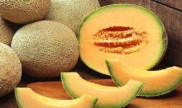 吃哈密瓜女生怎么吃